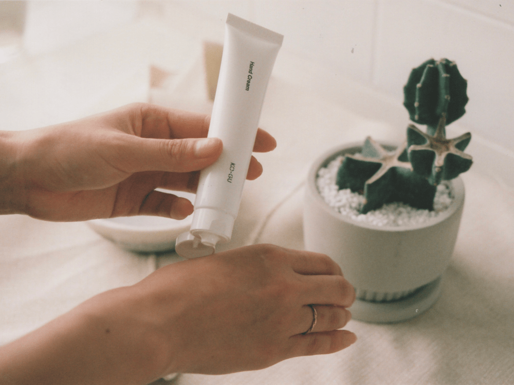 "香水で潤す”KO-GUハンドクリームに新作3種が12月22日に登場